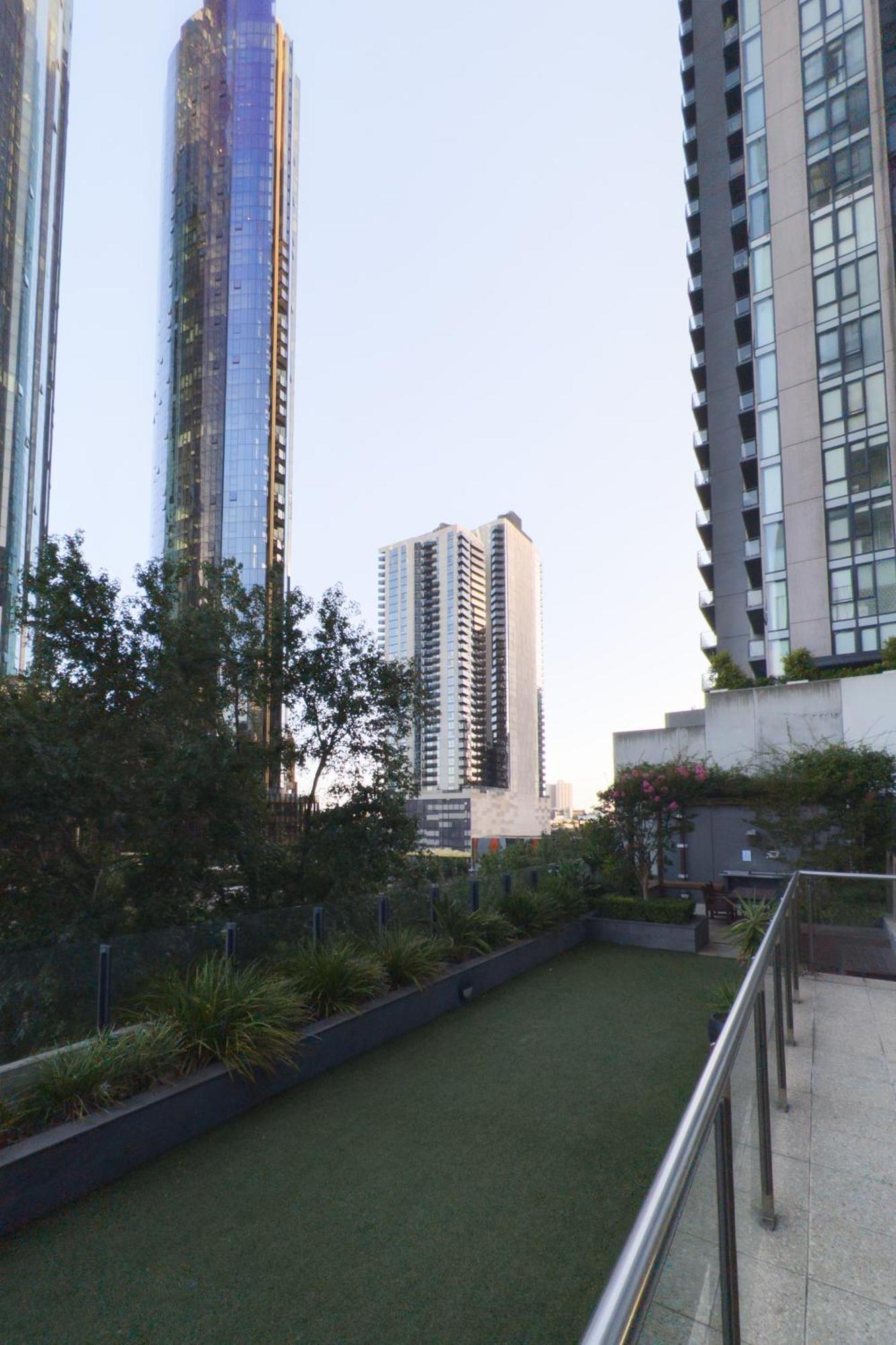 Ultimate Southbank Getaway With Free Parking — Photos 2